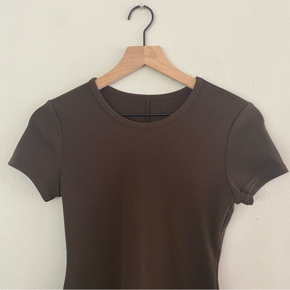 ALO Yoga Goddess Ribbed Short Sleeve Dress Espresso - Picture 3 of 7
